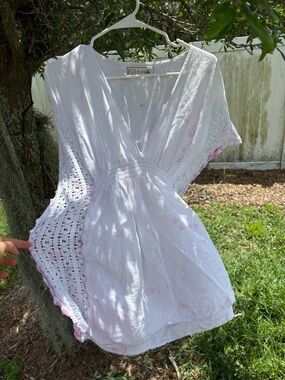 Gentle Fawn White with Light Pink Crochet V-Neck Tunic